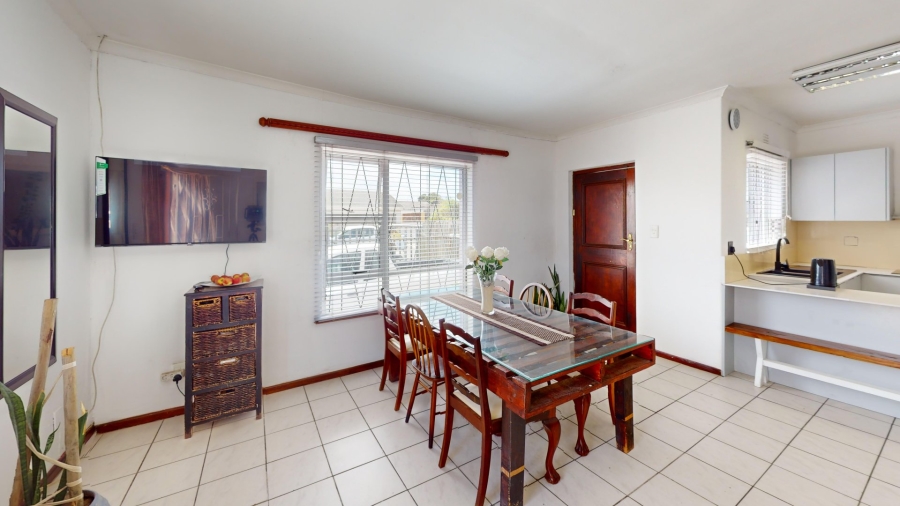 5 Bedroom Property for Sale in Colorado Park Western Cape